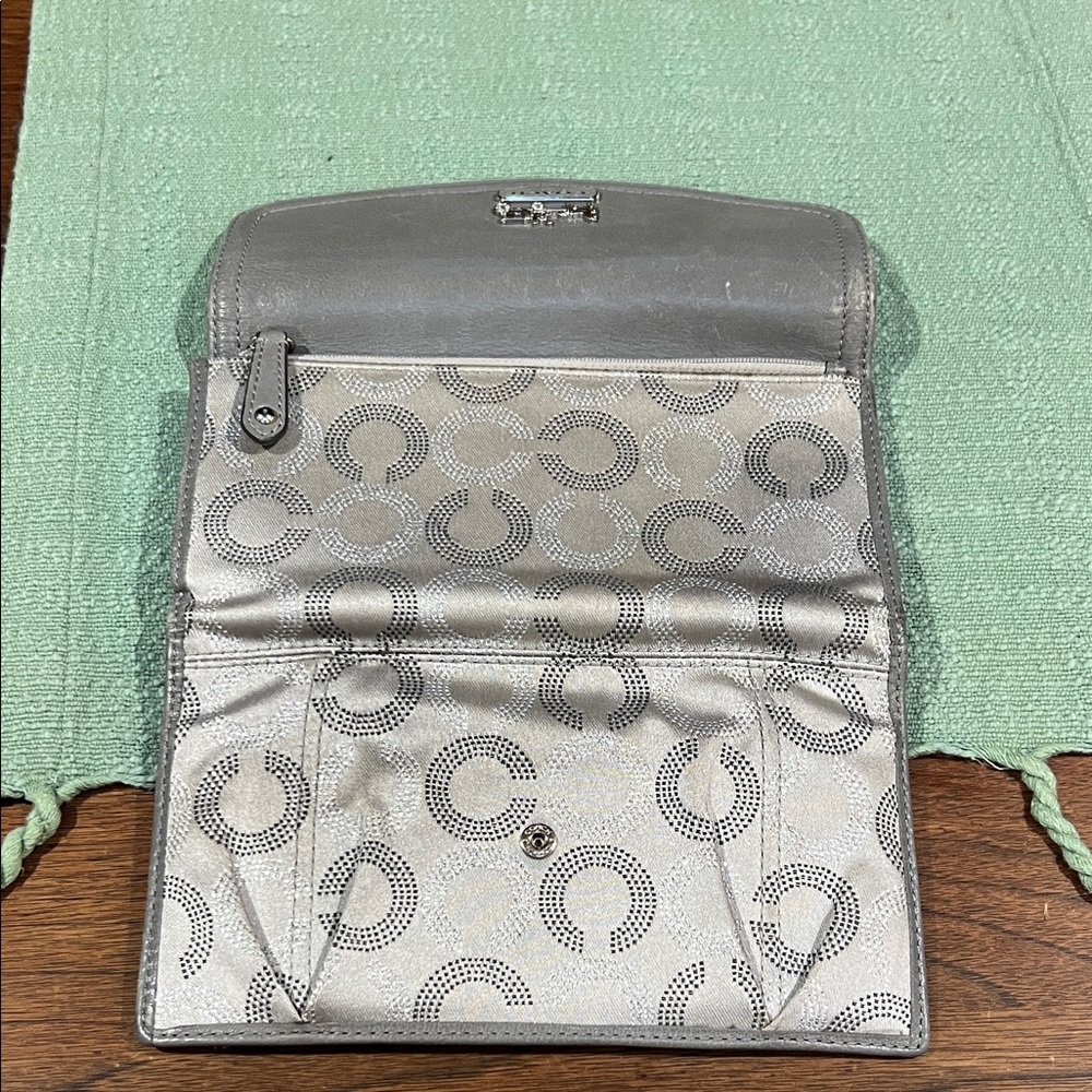 Coach Madison Dotted Op Art Signature Logo Patent Leather Wallet - Picture 8 of 11